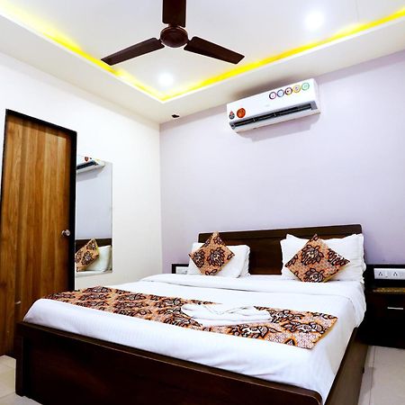 Hotel Blue Leaf Rajkot Exterior foto