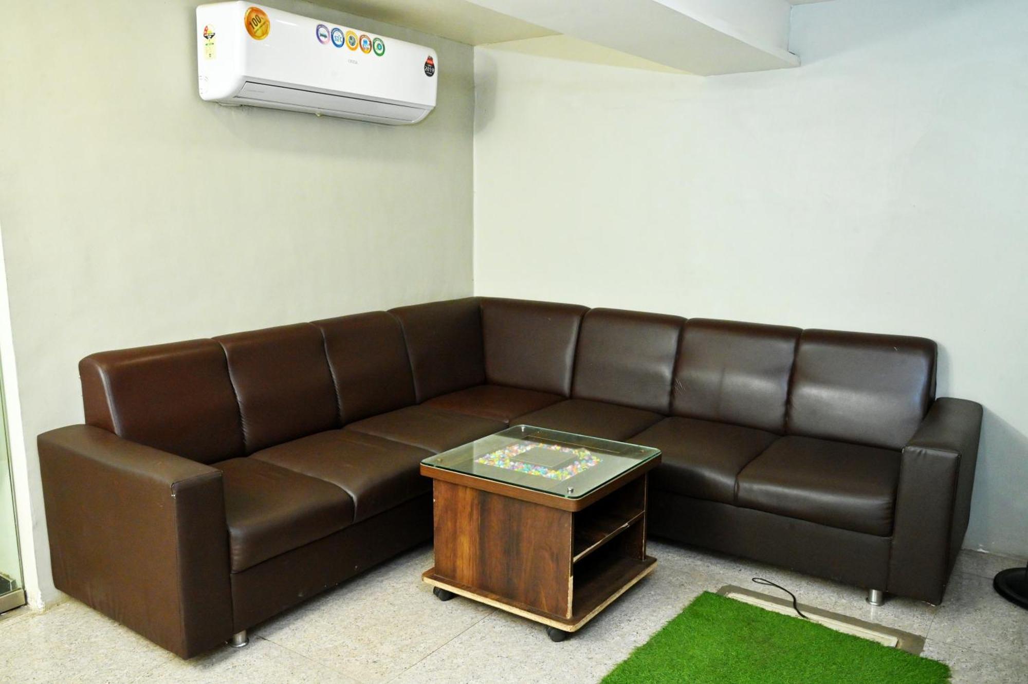 Hotel Blue Leaf Rajkot Exterior foto