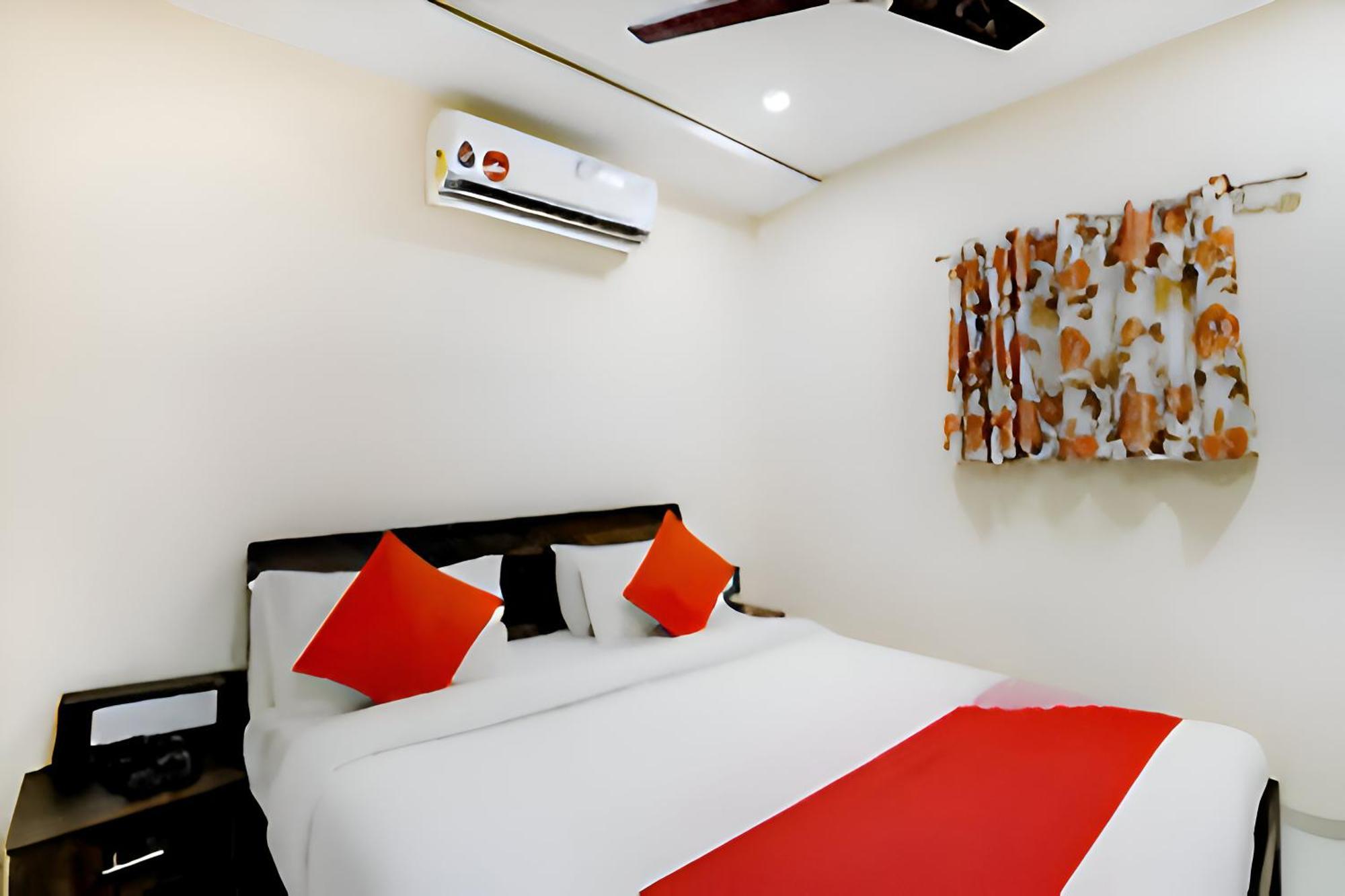 Hotel Blue Leaf Rajkot Exterior foto
