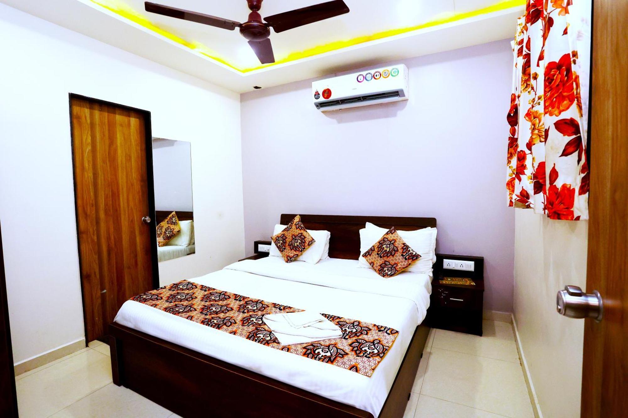 Hotel Blue Leaf Rajkot Exterior foto