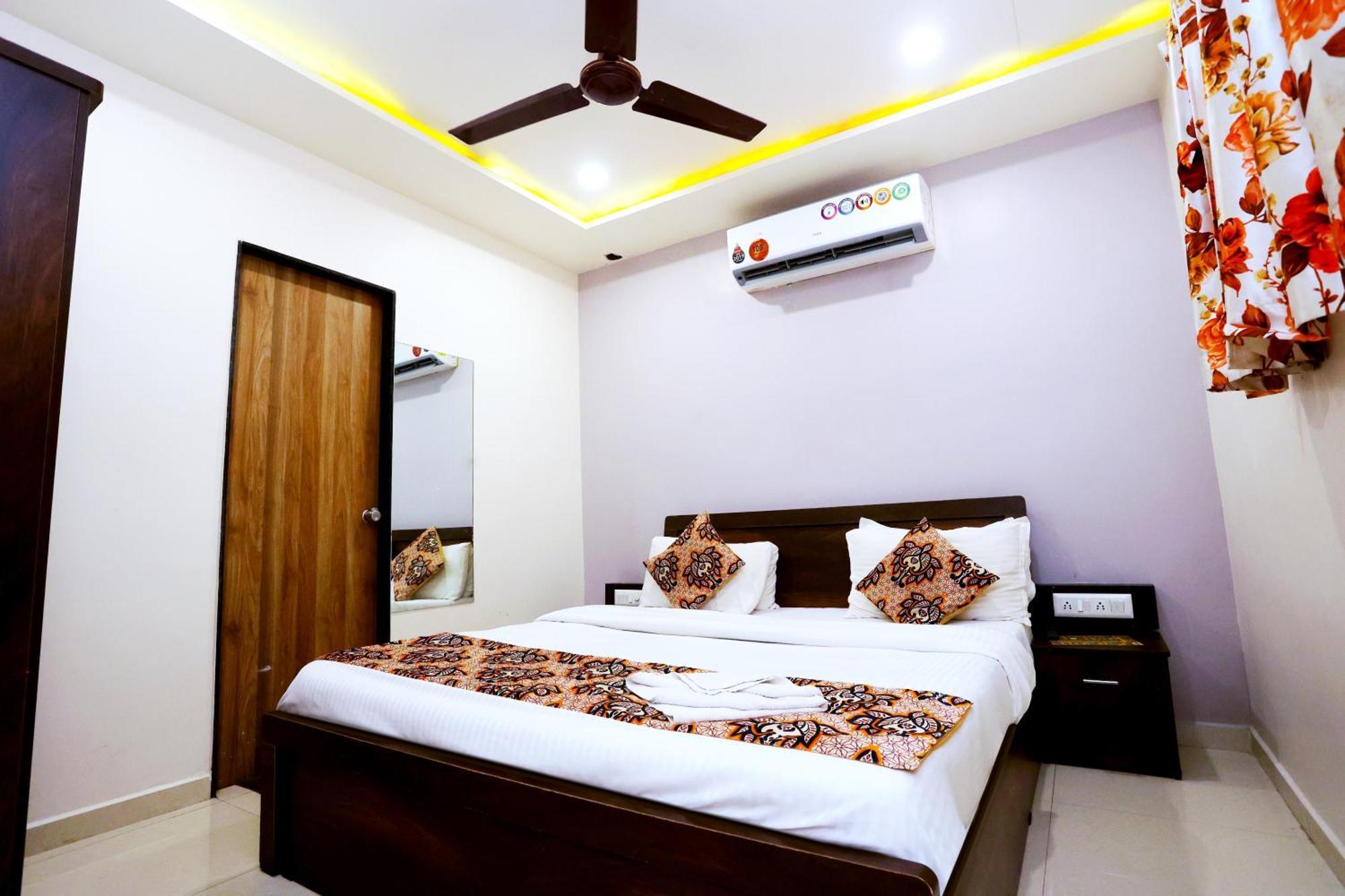 Hotel Blue Leaf Rajkot Exterior foto